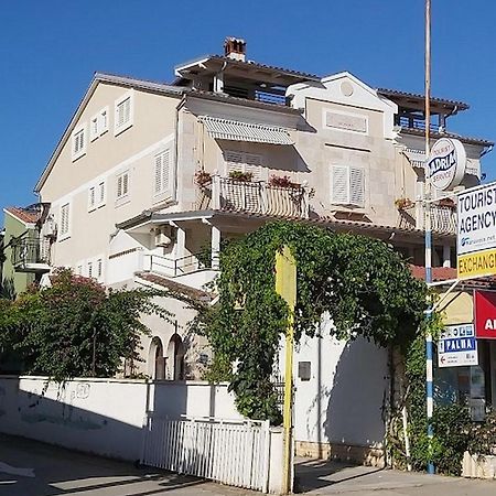 Rooms And Apartments Palma B&B Медулин Екстериор снимка