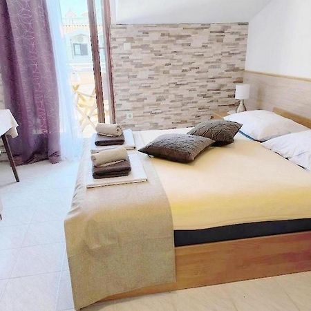 Rooms And Apartments Palma B&B Медулин Екстериор снимка