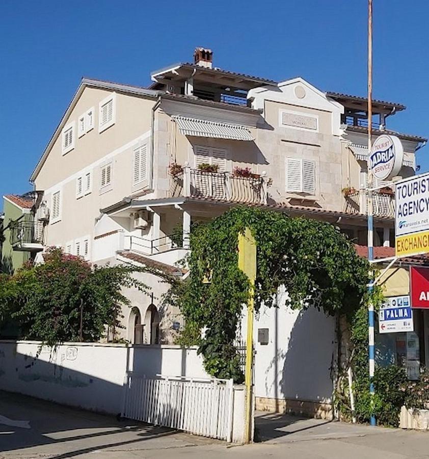 Rooms And Apartments Palma B&B Медулин Екстериор снимка