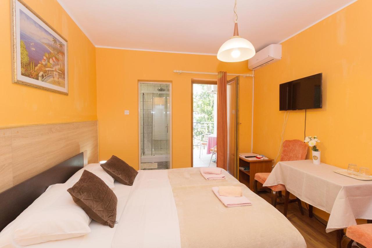 Rooms And Apartments Palma B&B Медулин Екстериор снимка
