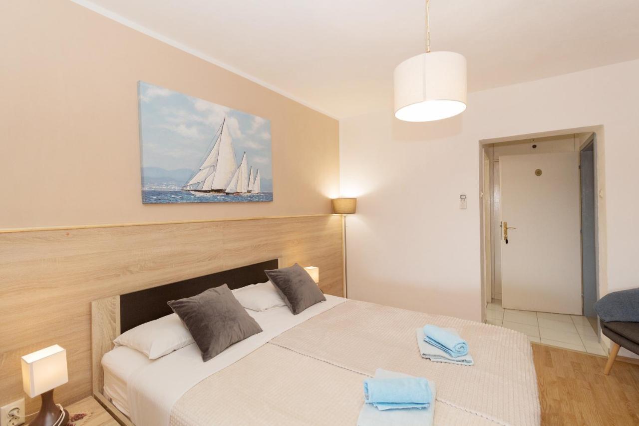 Rooms And Apartments Palma B&B Медулин Екстериор снимка