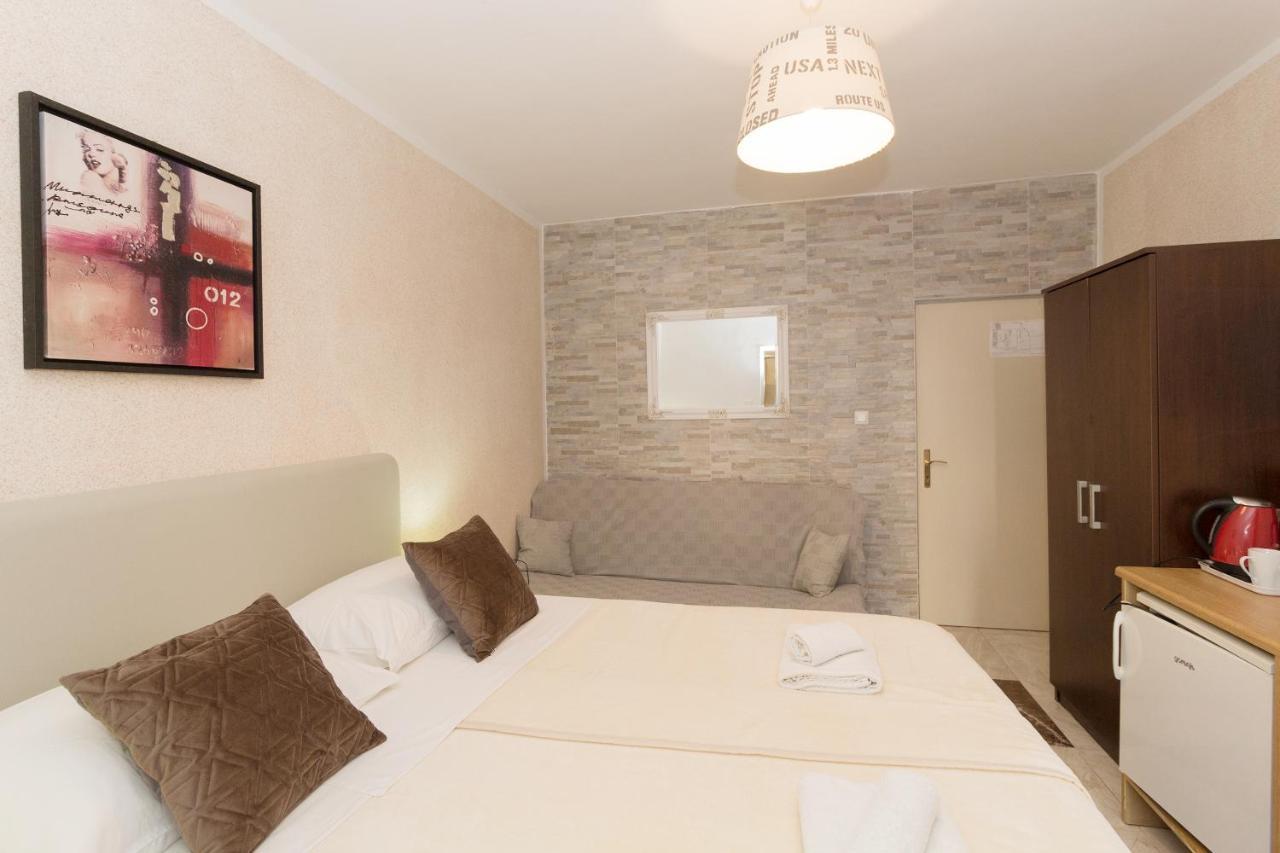 Rooms And Apartments Palma B&B Медулин Екстериор снимка
