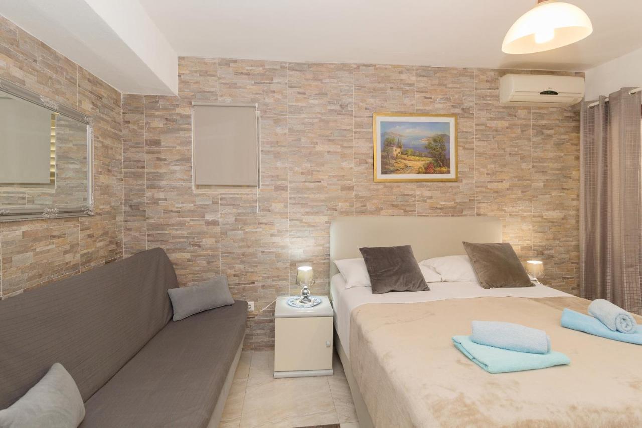 Rooms And Apartments Palma B&B Медулин Екстериор снимка