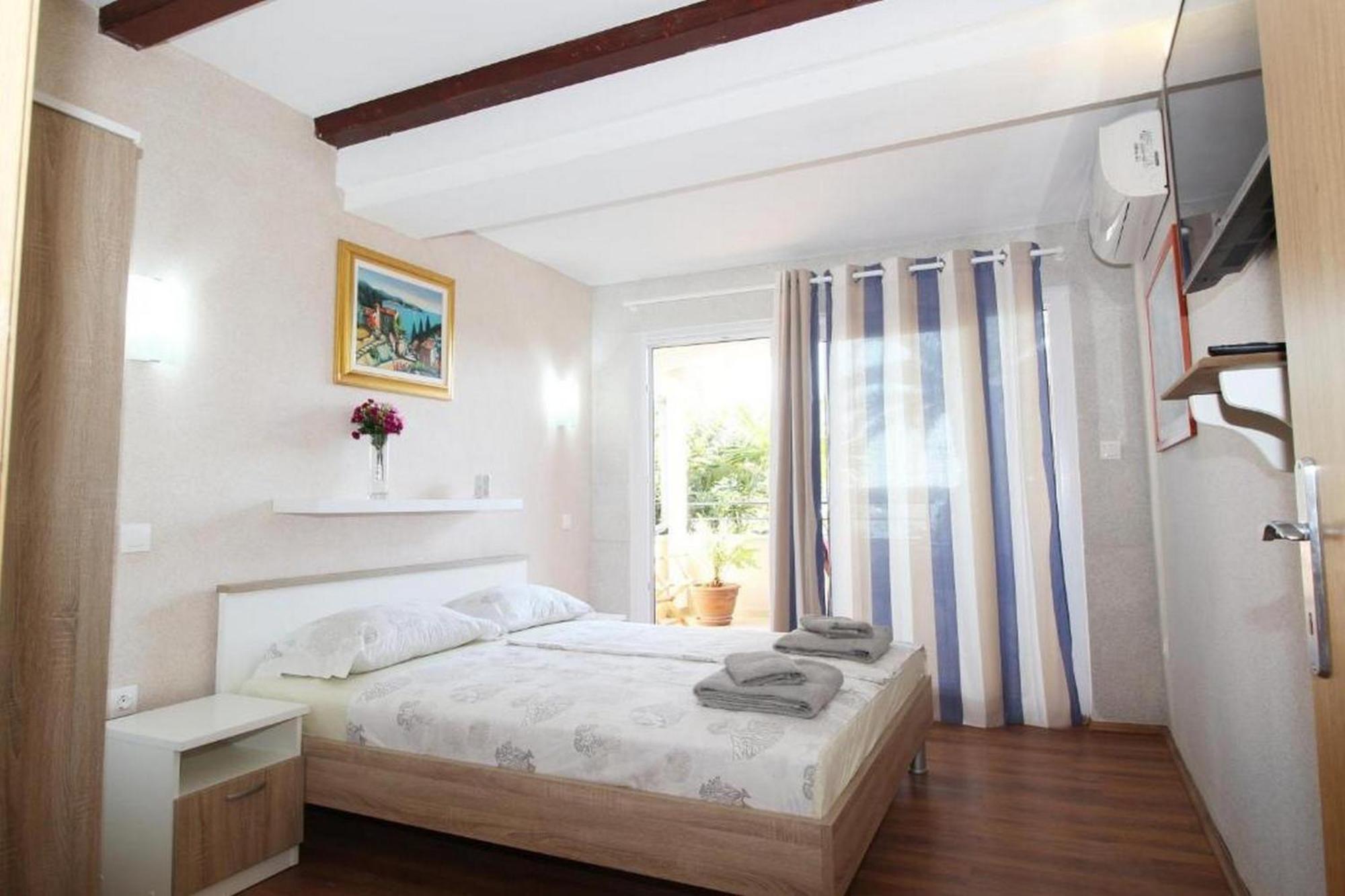 Rooms And Apartments Palma B&B Медулин Екстериор снимка