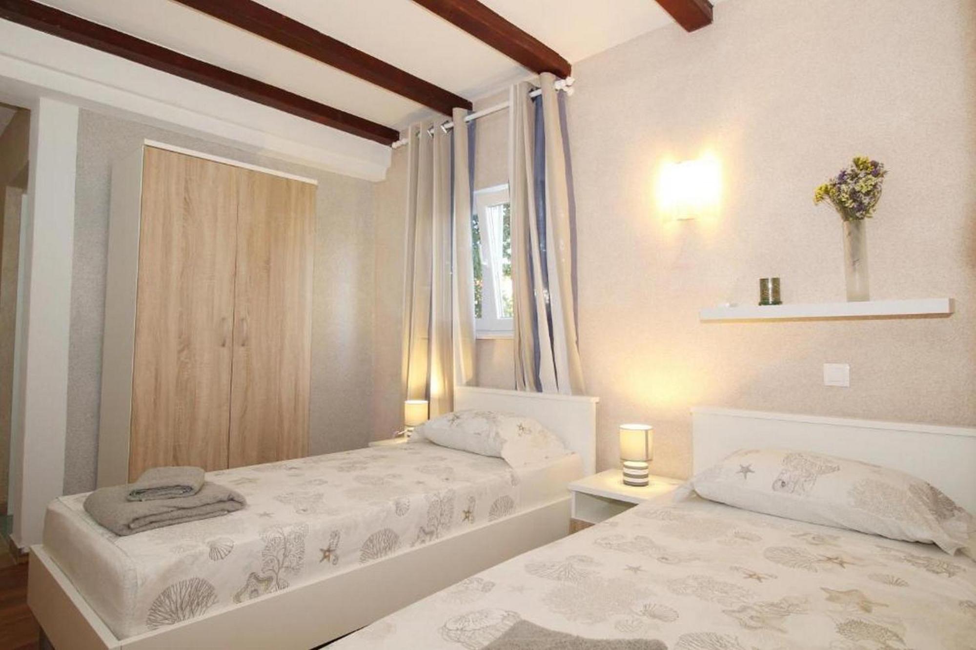 Rooms And Apartments Palma B&B Медулин Екстериор снимка
