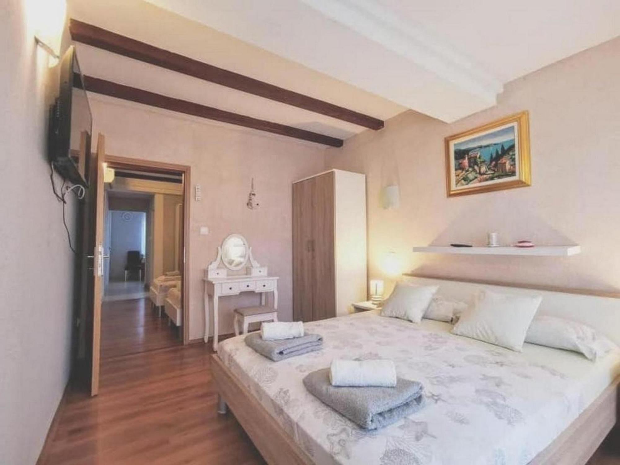 Rooms And Apartments Palma B&B Медулин Екстериор снимка