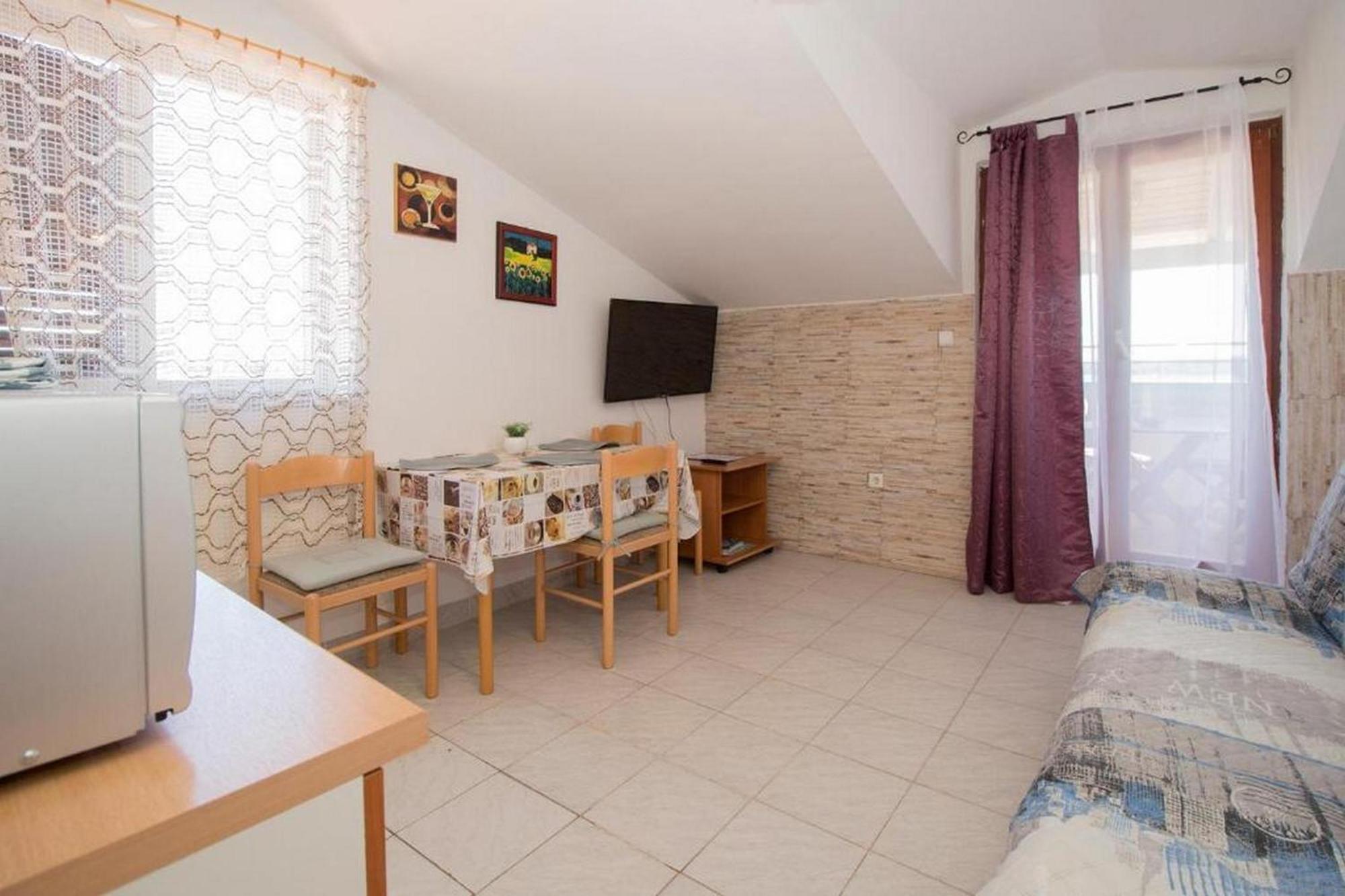 Rooms And Apartments Palma B&B Медулин Екстериор снимка