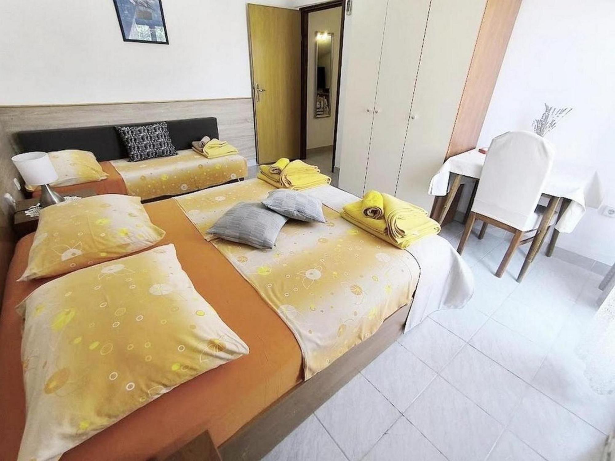 Rooms And Apartments Palma B&B Медулин Екстериор снимка