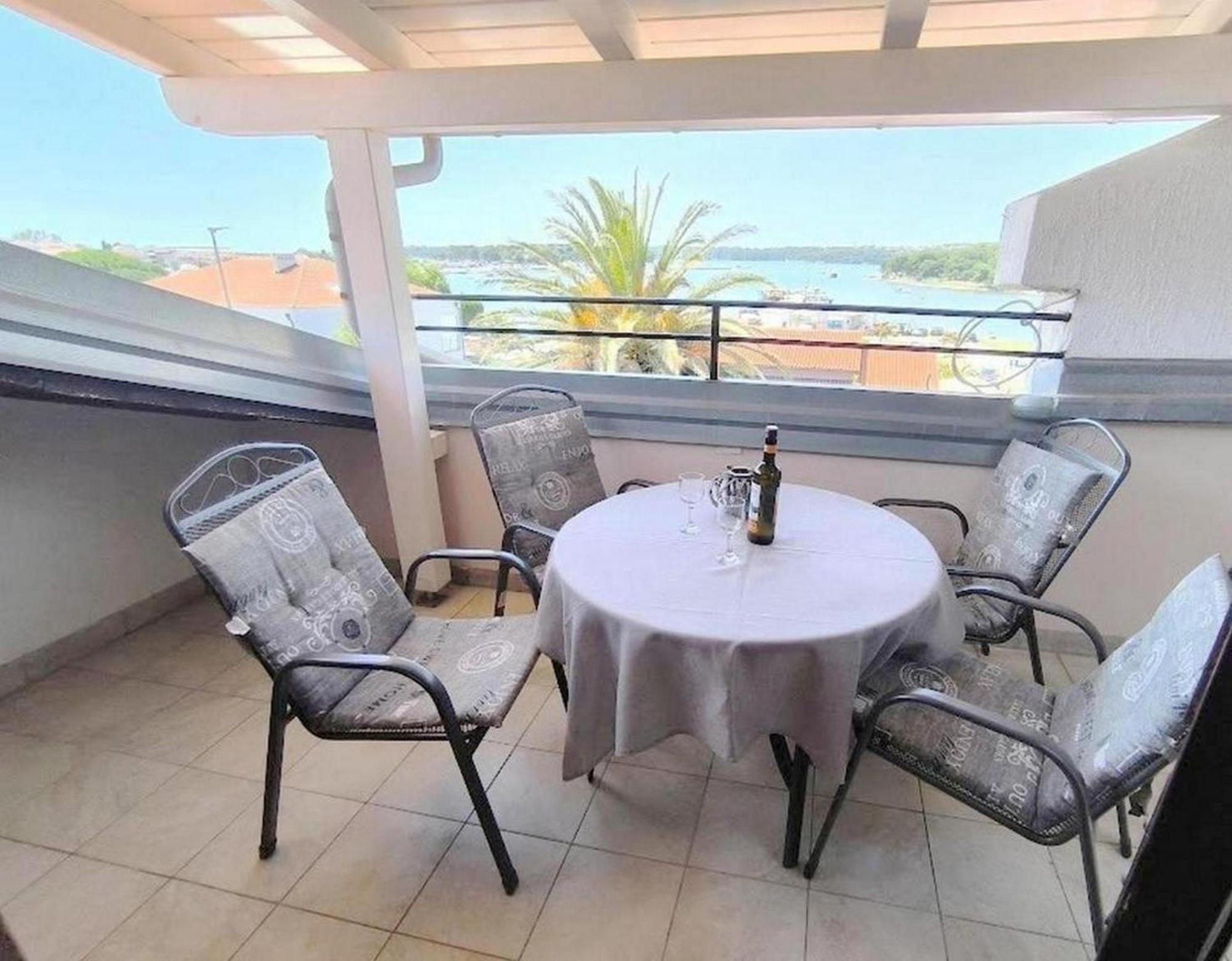 Rooms And Apartments Palma B&B Медулин Екстериор снимка