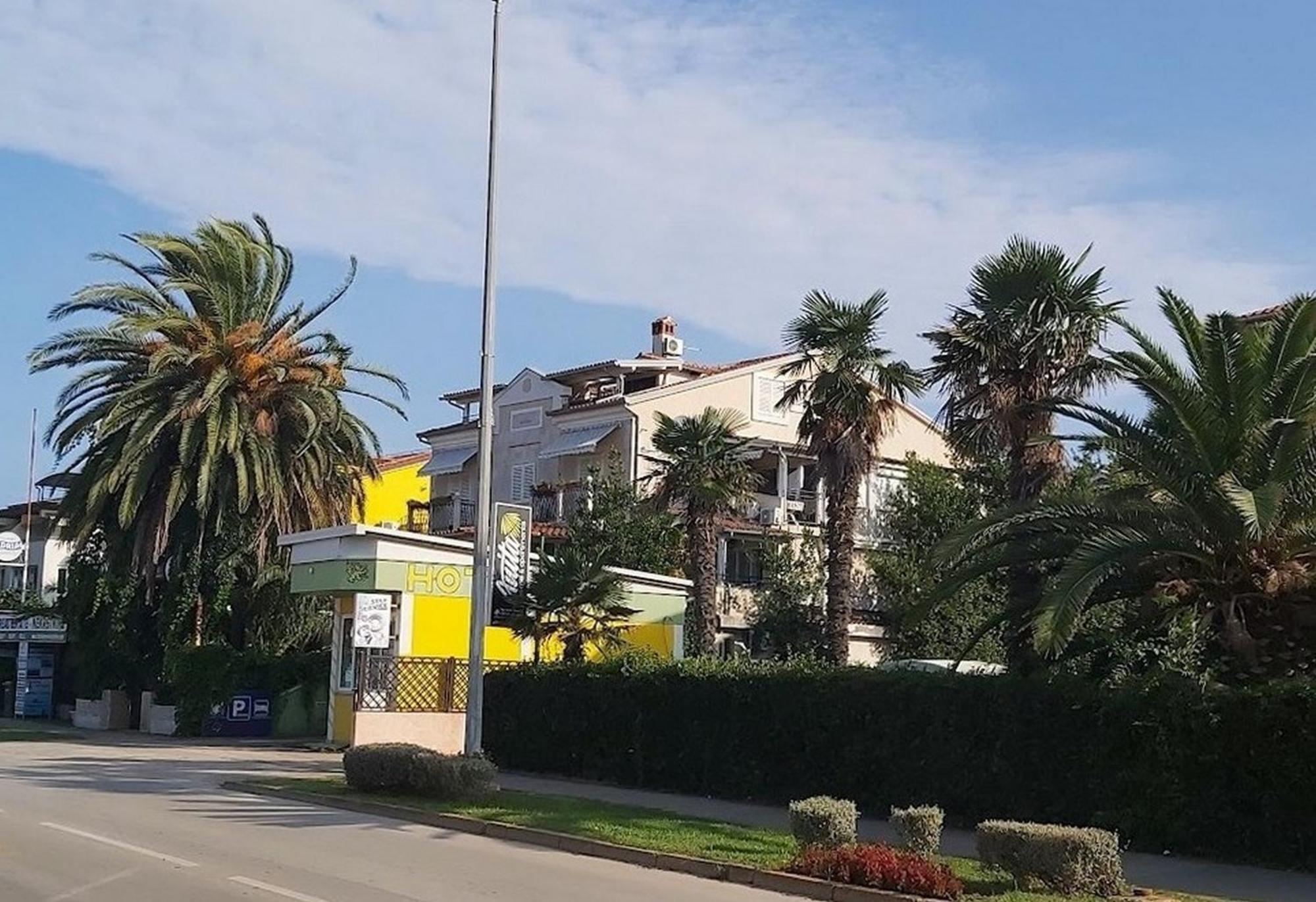 Rooms And Apartments Palma B&B Медулин Екстериор снимка
