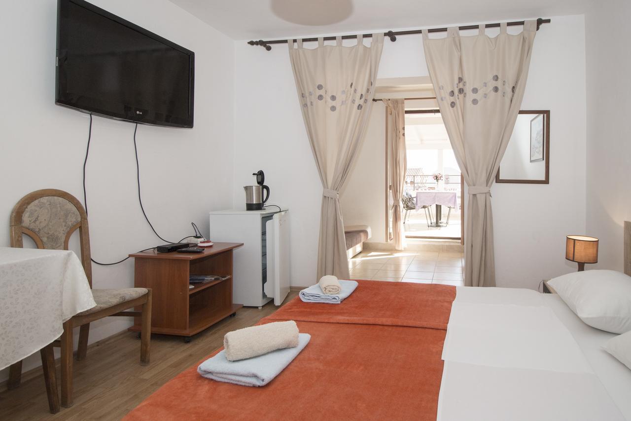 Rooms And Apartments Palma B&B Медулин Екстериор снимка