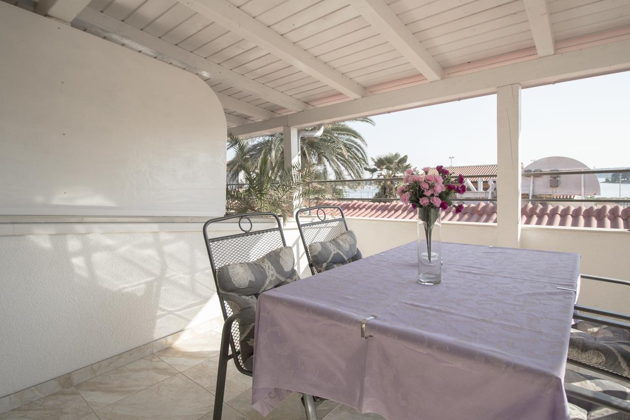 Rooms And Apartments Palma B&B Медулин Екстериор снимка